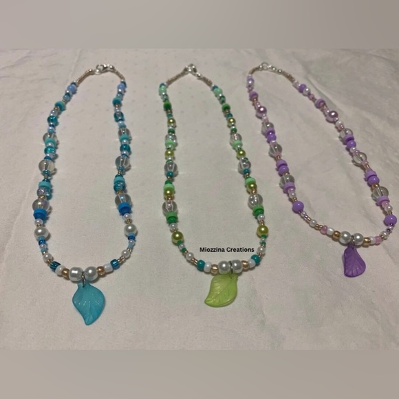 5/$20 ENTIRE SHOP CLEARANCE Leaf beaded necklace | Growth necklace 🍃 - Picture 2 of 10